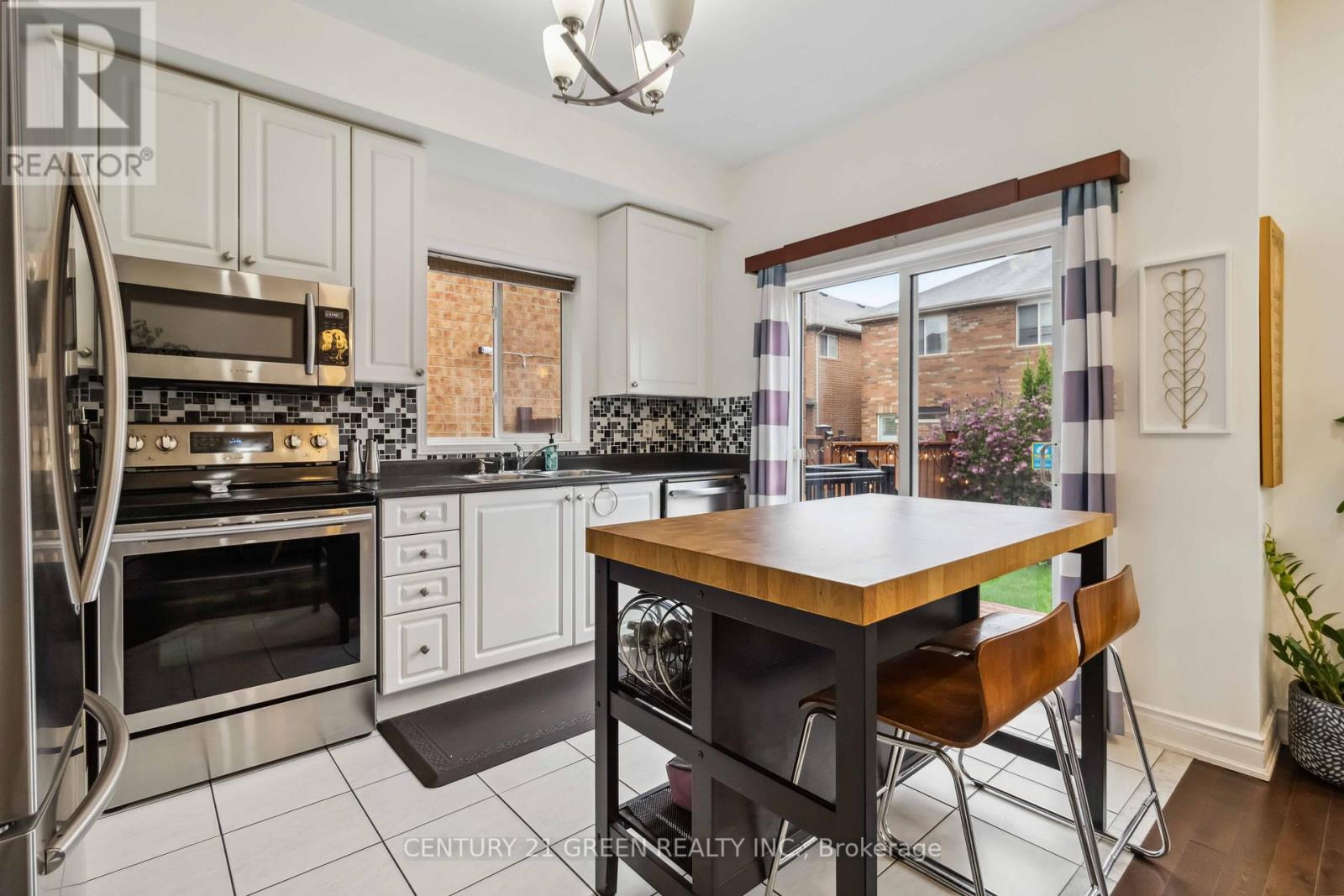 98 Personna Circle, Brampton, Ontario  L6X 0S9 - Photo 18 - W12428031