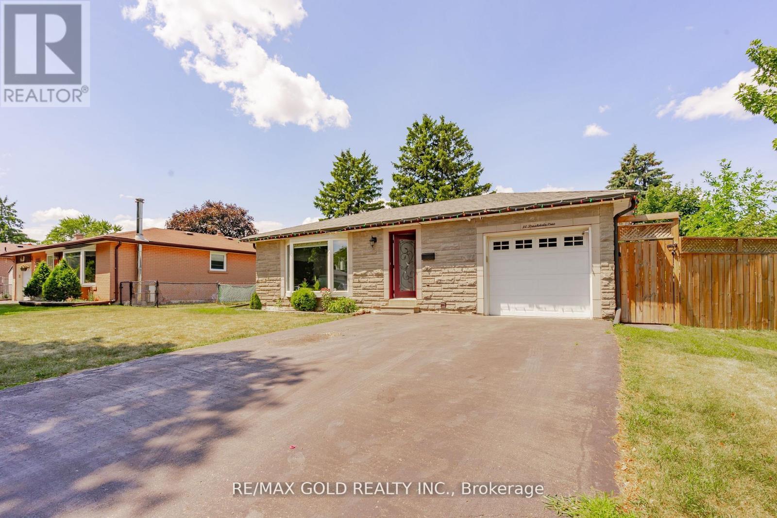 10 Brookdale Crescent, Brampton, Ontario  L6T 1M7 - Photo 1 - W12428067