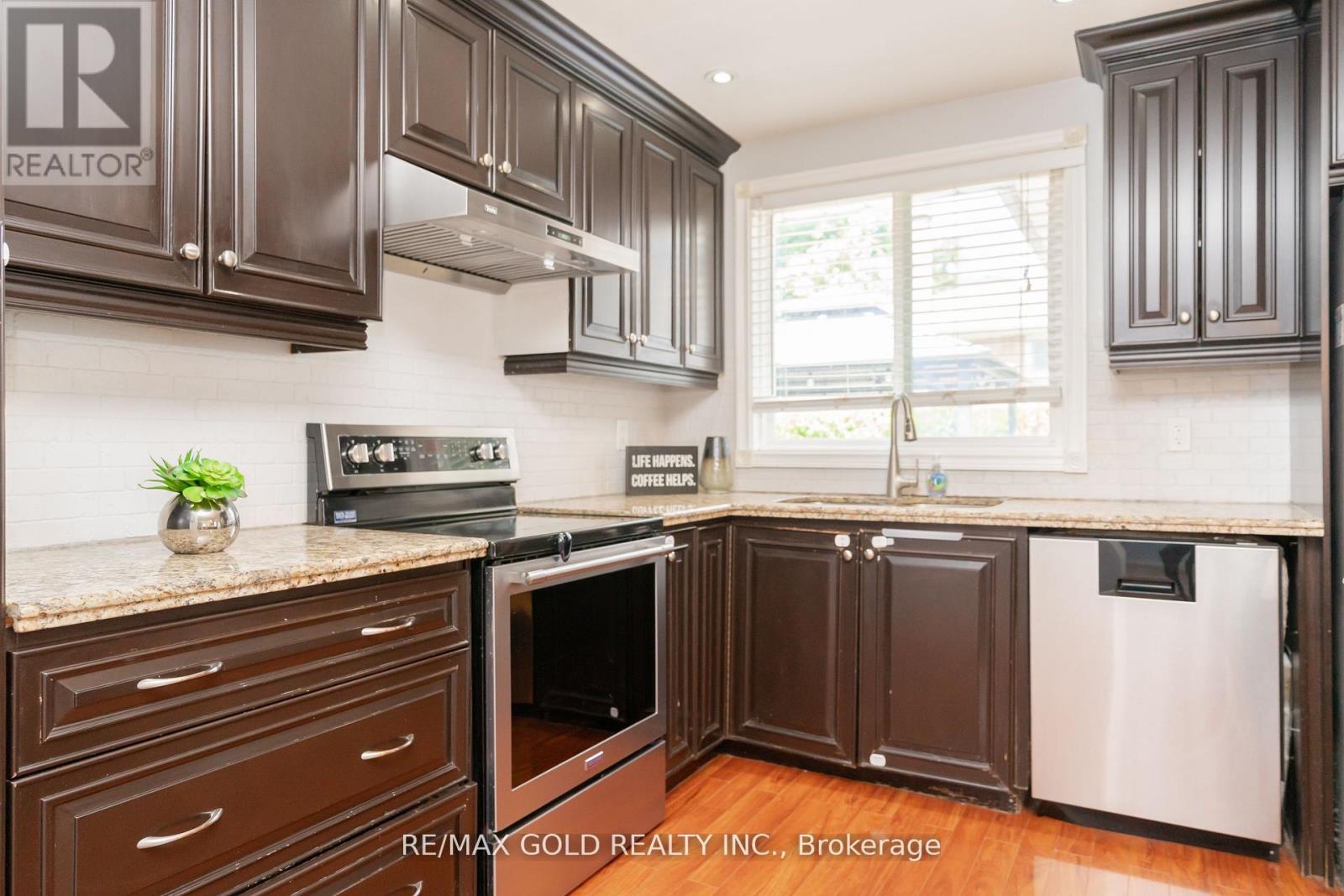 10 Brookdale Crescent, Brampton, Ontario  L6T 1M7 - Photo 10 - W12428067