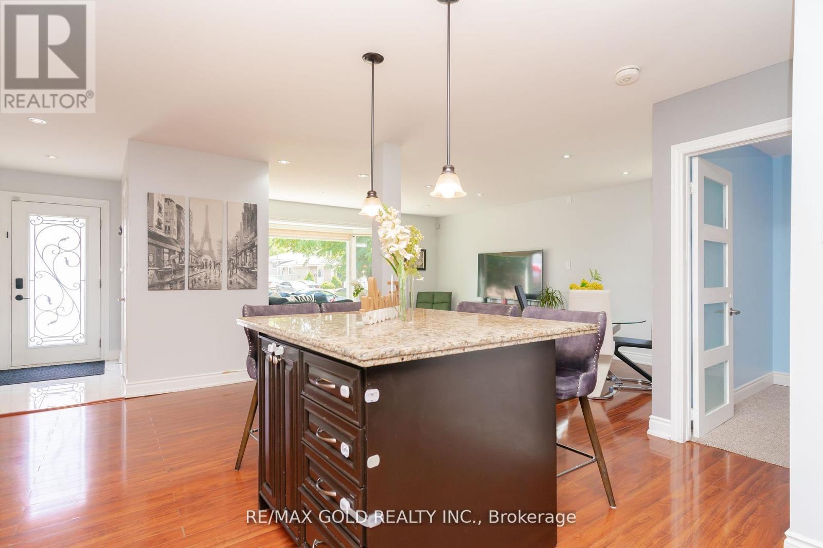 10 Brookdale Crescent, Brampton, Ontario  L6T 1M7 - Photo 12 - W12428067