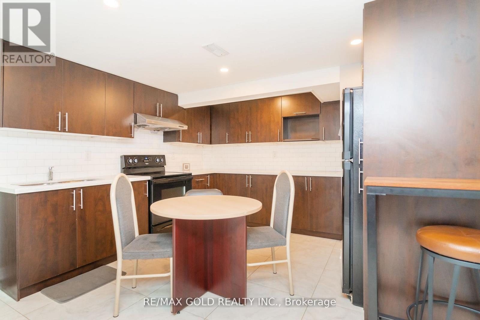 10 Brookdale Crescent, Brampton, Ontario  L6T 1M7 - Photo 29 - W12428067