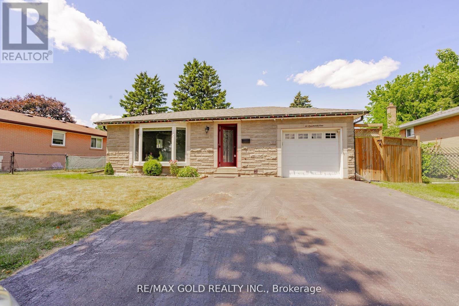 10 Brookdale Crescent, Brampton, Ontario  L6T 1M7 - Photo 3 - W12428067