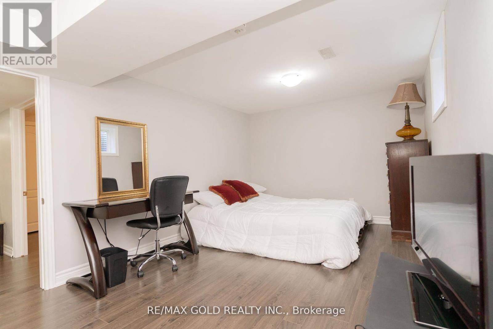 10 Brookdale Crescent, Brampton, Ontario  L6T 1M7 - Photo 35 - W12428067