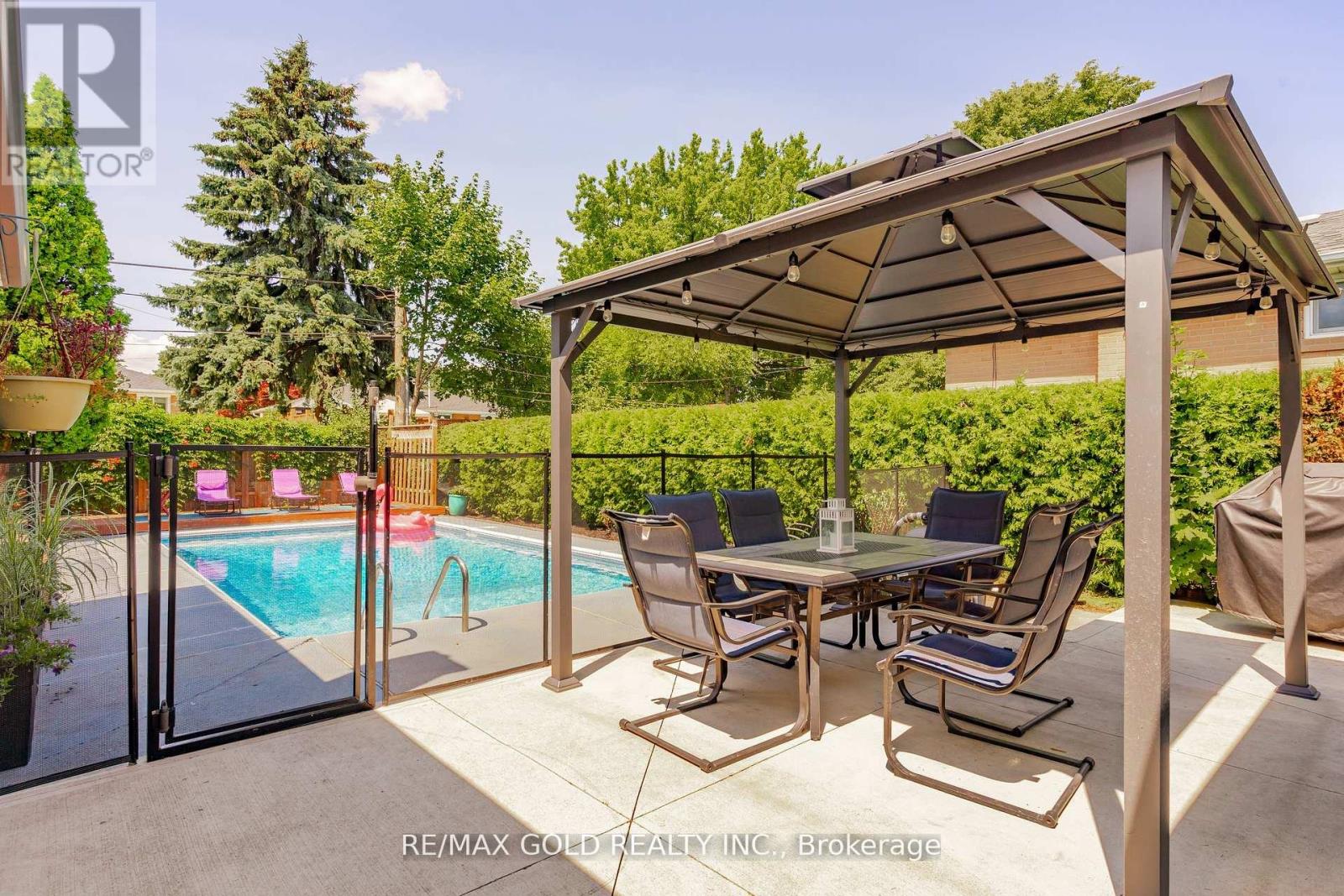 10 Brookdale Crescent, Brampton, Ontario  L6T 1M7 - Photo 36 - W12428067