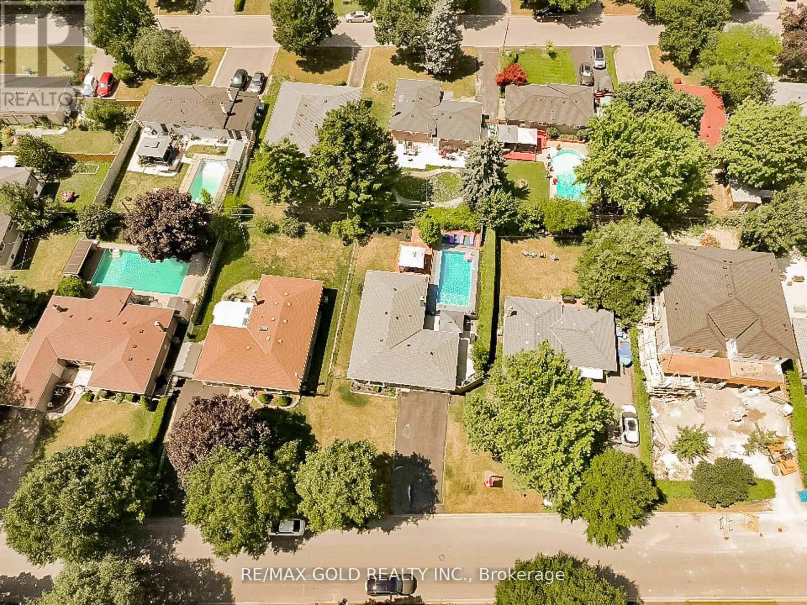 10 Brookdale Crescent, Brampton, Ontario  L6T 1M7 - Photo 45 - W12428067