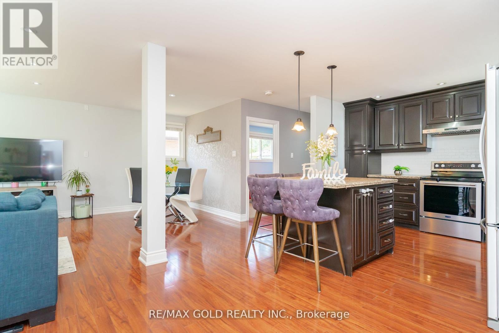 10 Brookdale Crescent, Brampton, Ontario  L6T 1M7 - Photo 5 - W12428067