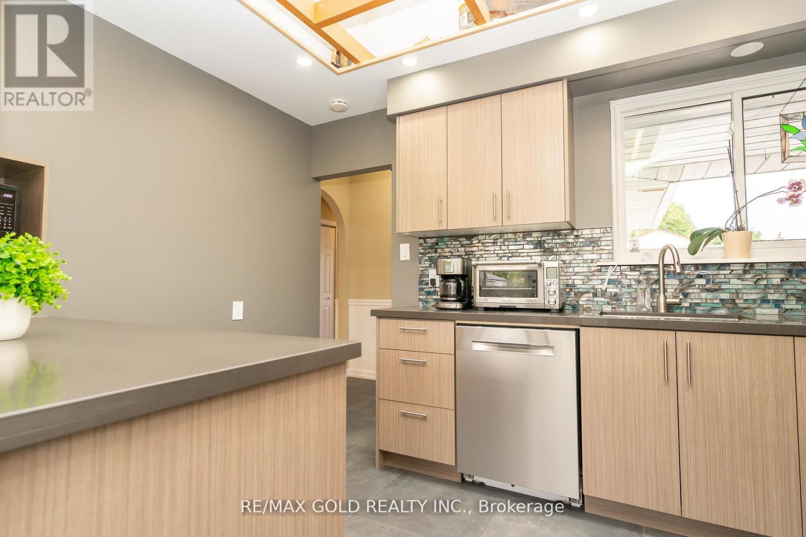 36 Alderbury Crescent, Brampton, Ontario  L6T 1P6 - Photo 18 - W12428069