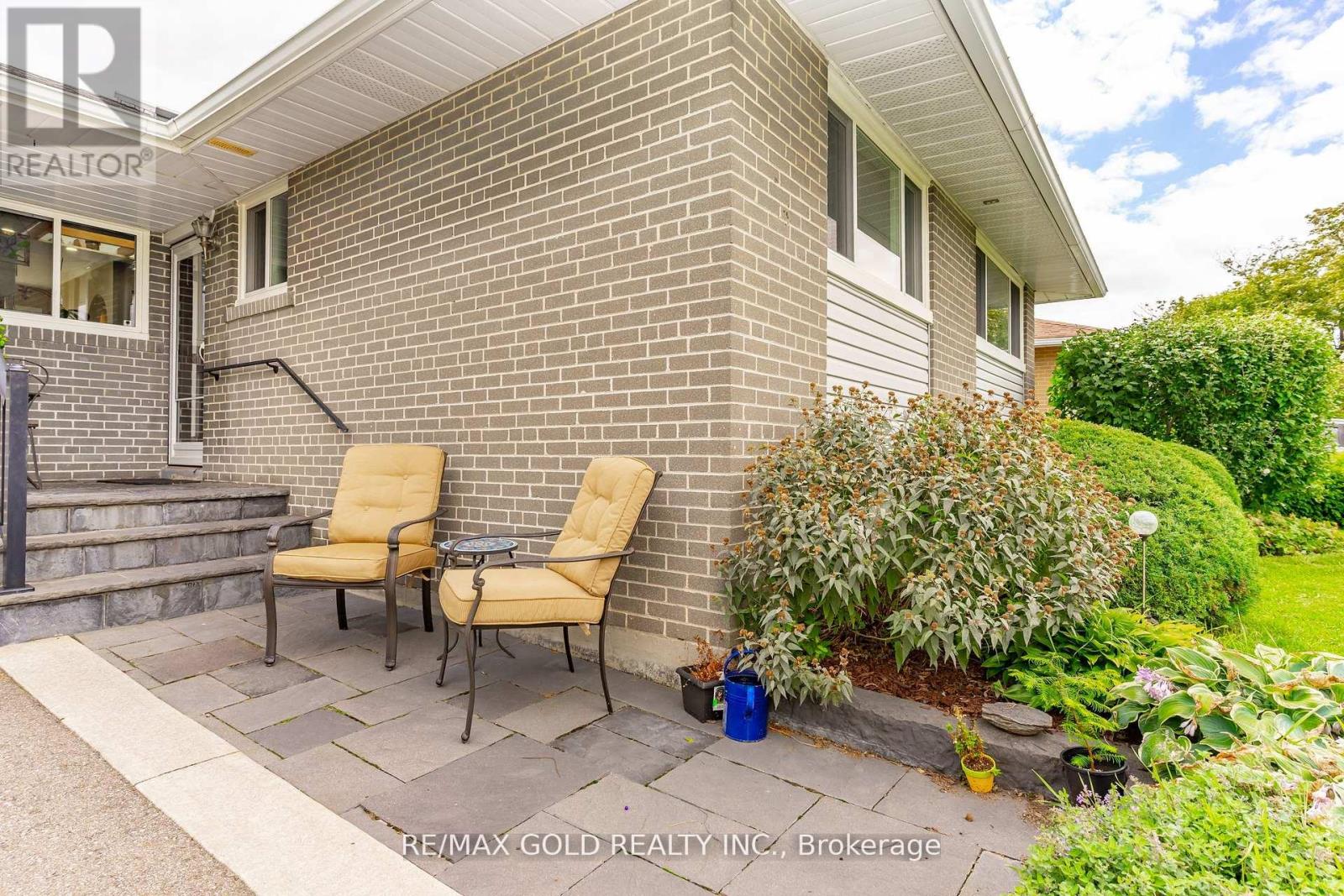36 Alderbury Crescent, Brampton, Ontario  L6T 1P6 - Photo 4 - W12428069