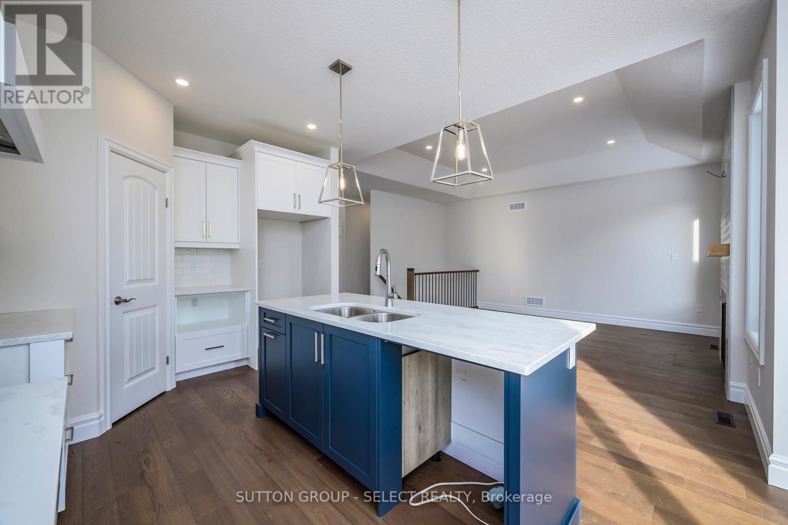 7 Spruce Crescent, North Middlesex, Ontario  N0M 2K0 - Photo 12 - X12428107