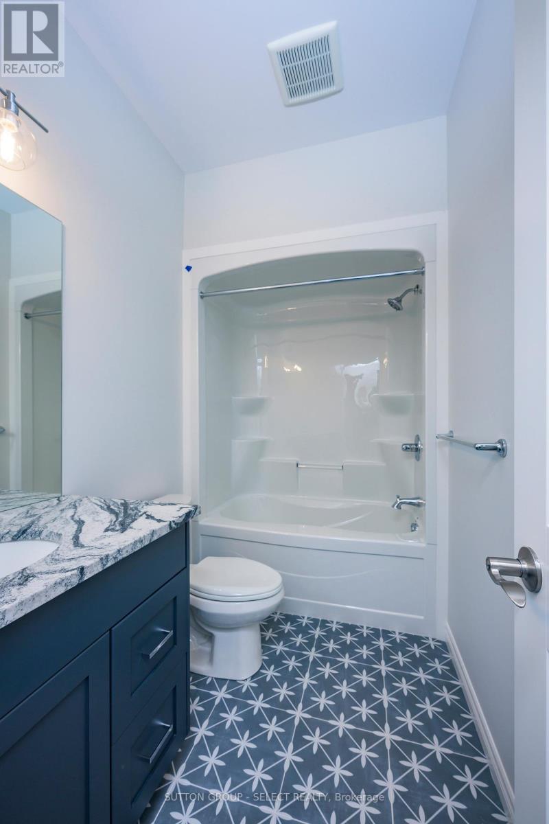 7 Spruce Crescent, North Middlesex, Ontario  N0M 2K0 - Photo 25 - X12428107