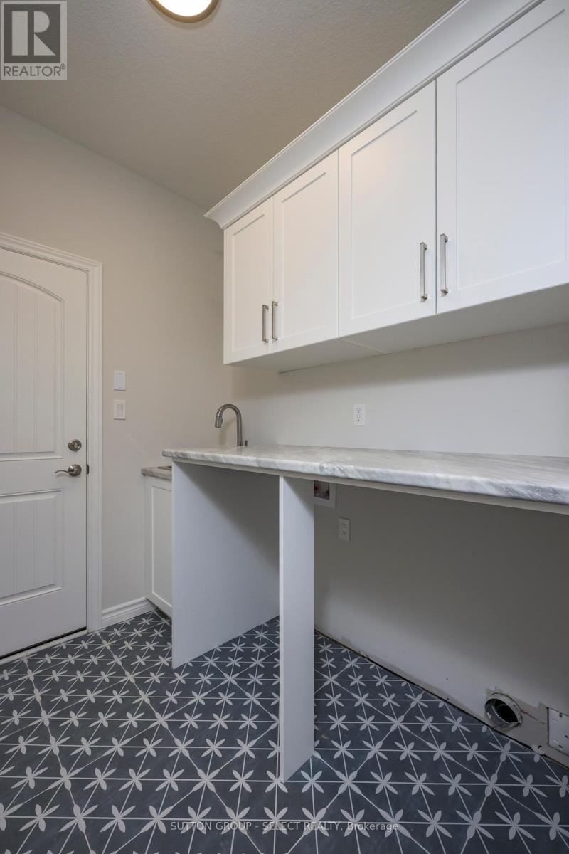 7 Spruce Crescent, North Middlesex, Ontario  N0M 2K0 - Photo 27 - X12428107