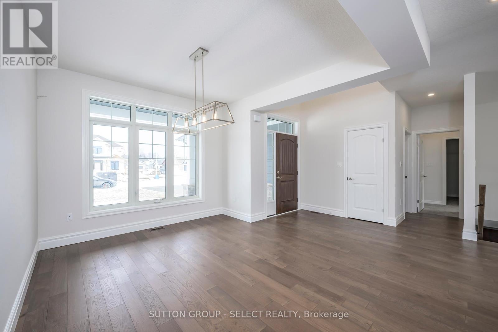 7 Spruce Crescent, North Middlesex, Ontario  N0M 2K0 - Photo 4 - X12428107