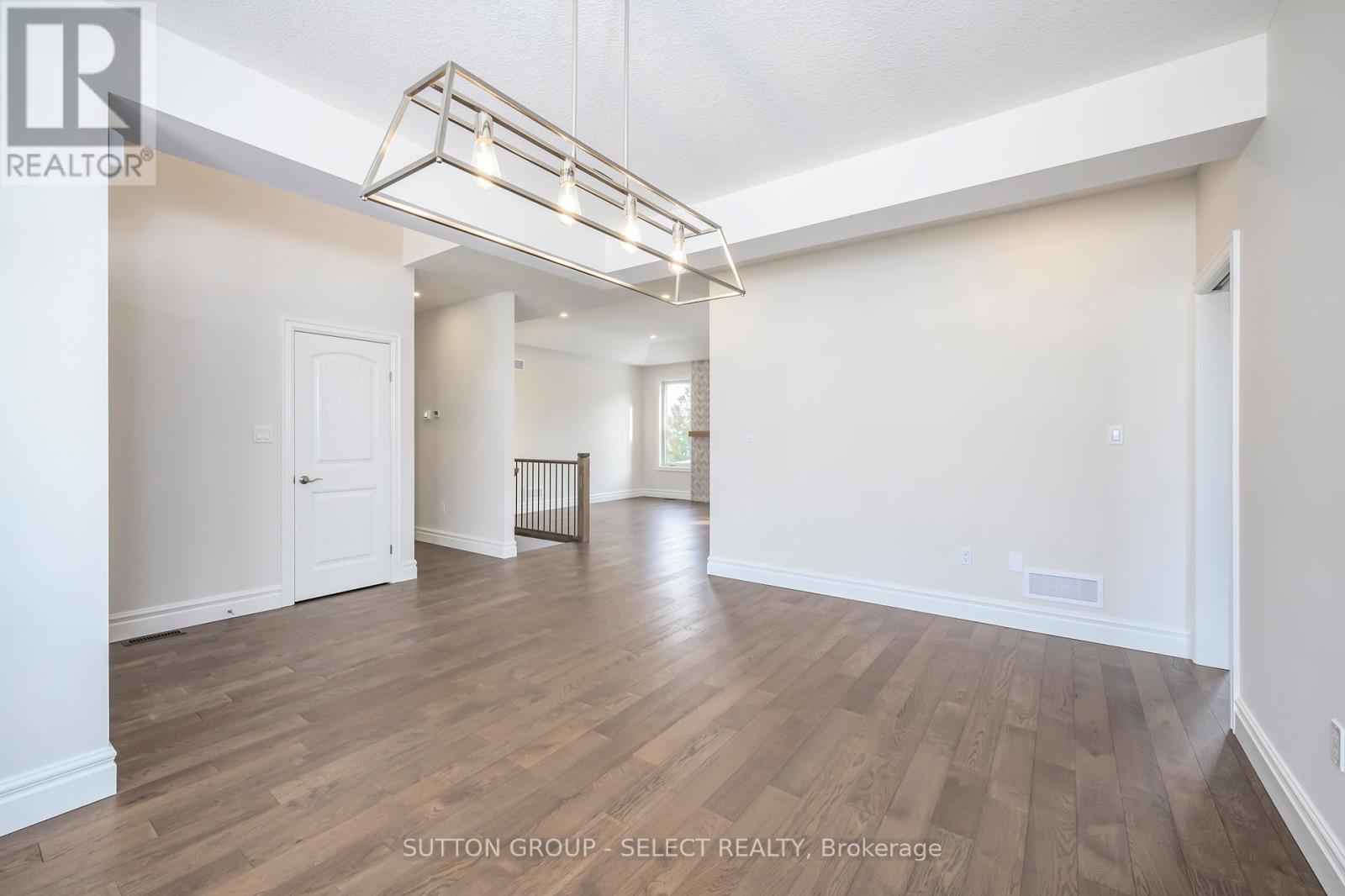 7 Spruce Crescent, North Middlesex, Ontario  N0M 2K0 - Photo 5 - X12428107