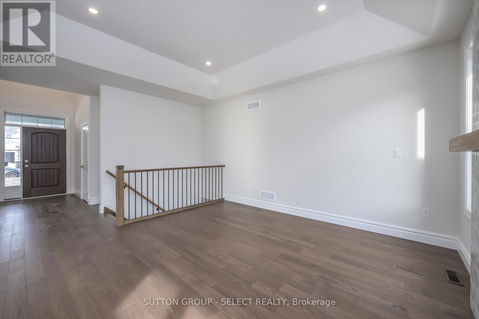 7 Spruce Crescent, North Middlesex, Ontario  N0M 2K0 - Photo 9 - X12428107
