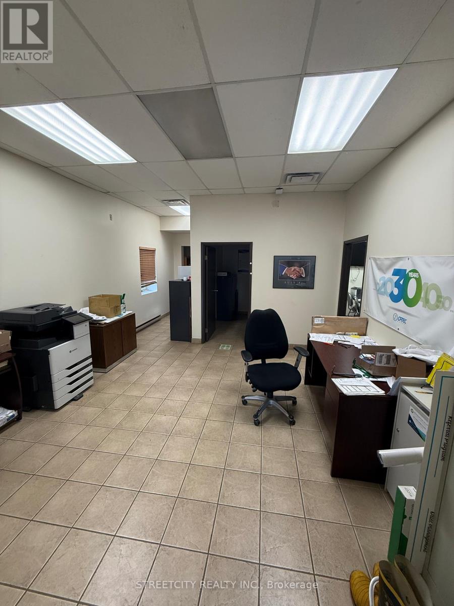 376 Sovereign Road, London East (East J), Ontario  N6M 1A5 - Photo 2 - X12428150