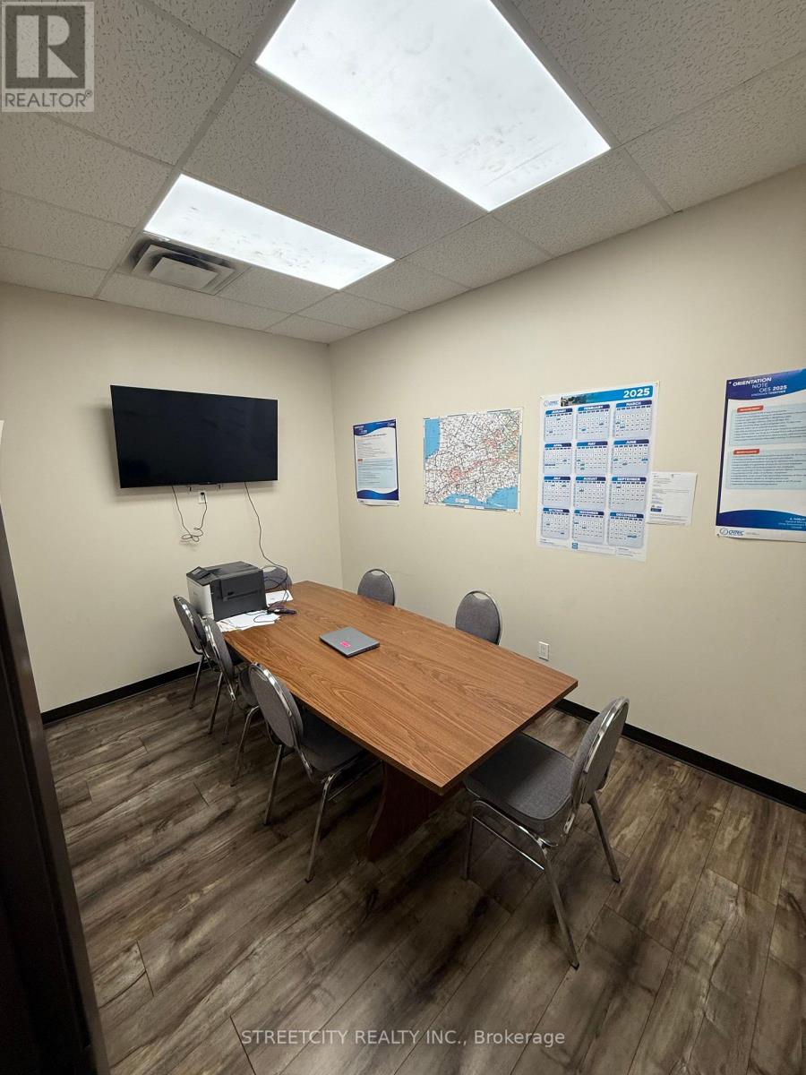 376 Sovereign Road, London East (East J), Ontario  N6M 1A5 - Photo 3 - X12428150