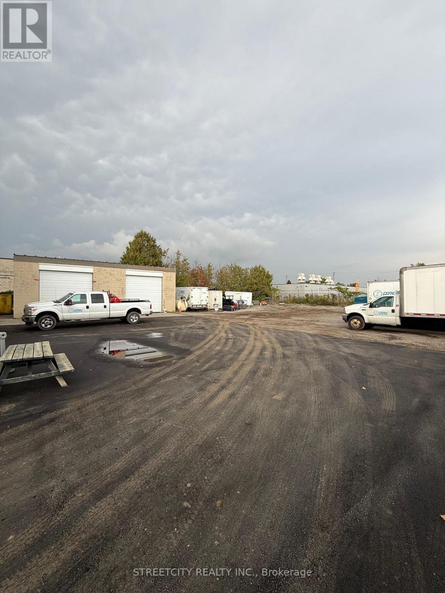 376 Sovereign Road, London East (East J), Ontario  N6M 1A5 - Photo 7 - X12428150