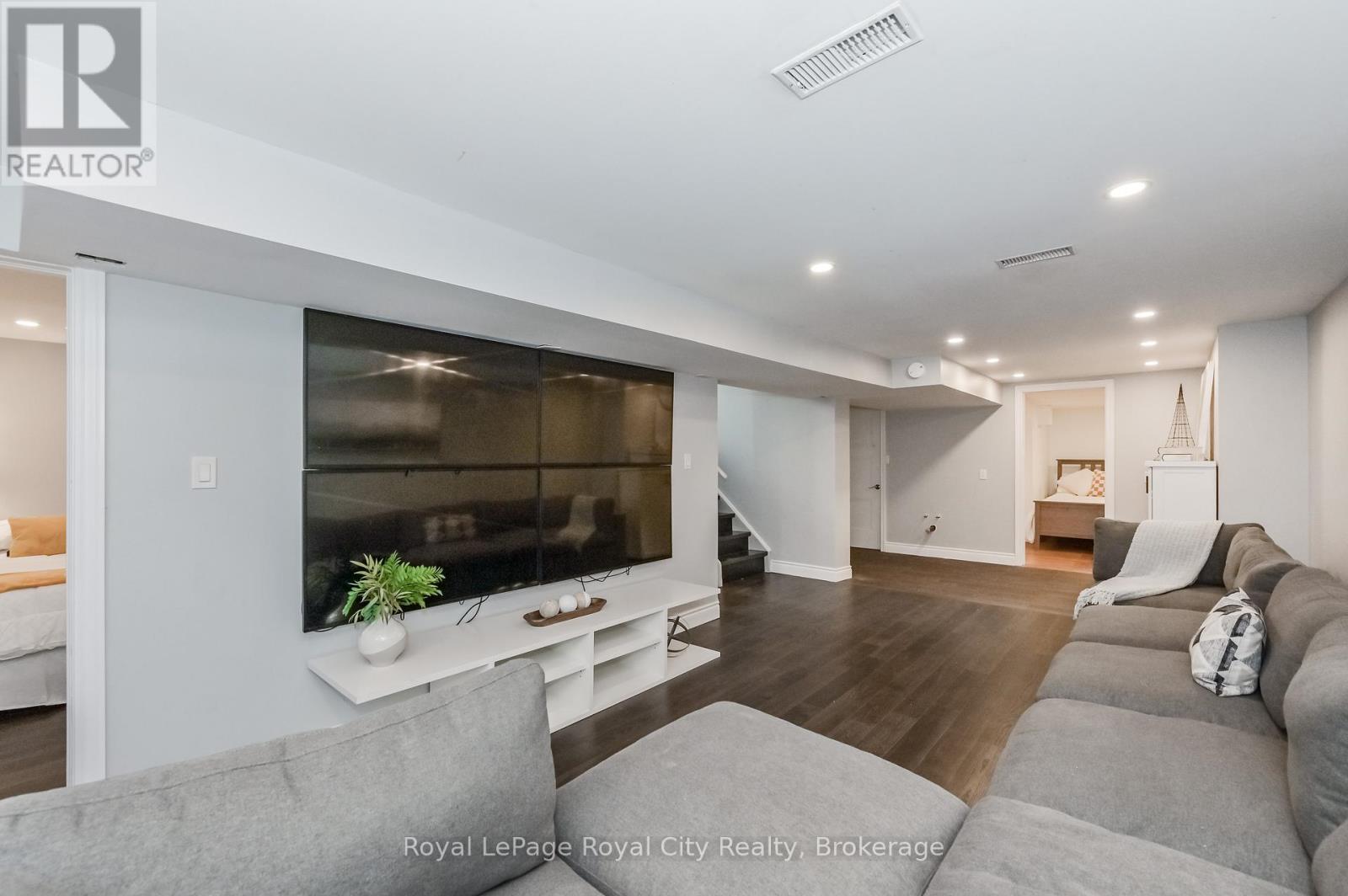 670 Ferrier Street, Centre Wellington, Ontario  N1M 1W8 - Photo 31 - X12428105