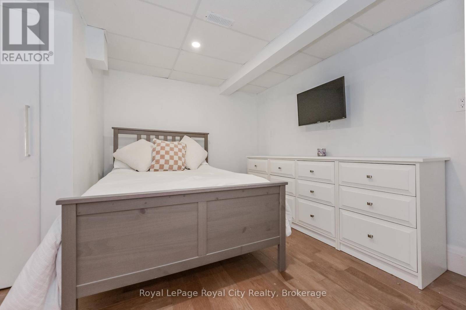 670 Ferrier Street, Centre Wellington, Ontario  N1M 1W8 - Photo 35 - X12428105