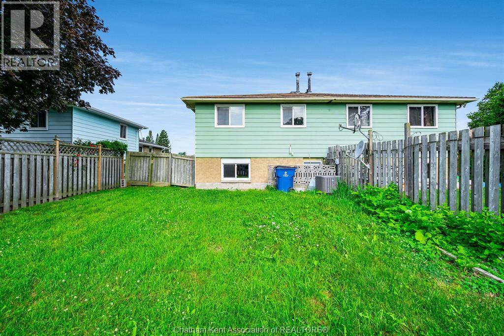 69 Bridle Path Road, Wallaceburg, Ontario  N8A 4Y2 - Photo 32 - 25024354