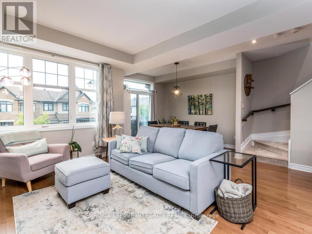 20 Fallengale Crescent W, Ottawa, Ontario  K2T 0L1 - Photo 11 - X12428077