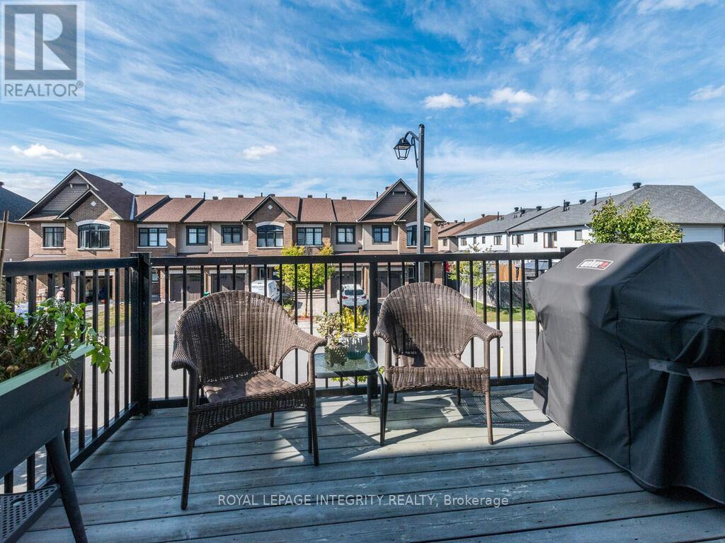20 Fallengale Crescent W, Ottawa, Ontario  K2T 0L1 - Photo 17 - X12428077
