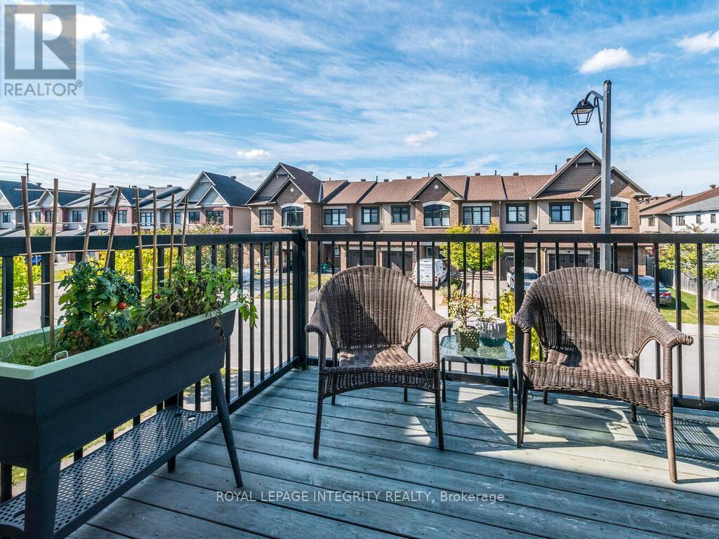 20 Fallengale Crescent W, Ottawa, Ontario  K2T 0L1 - Photo 18 - X12428077