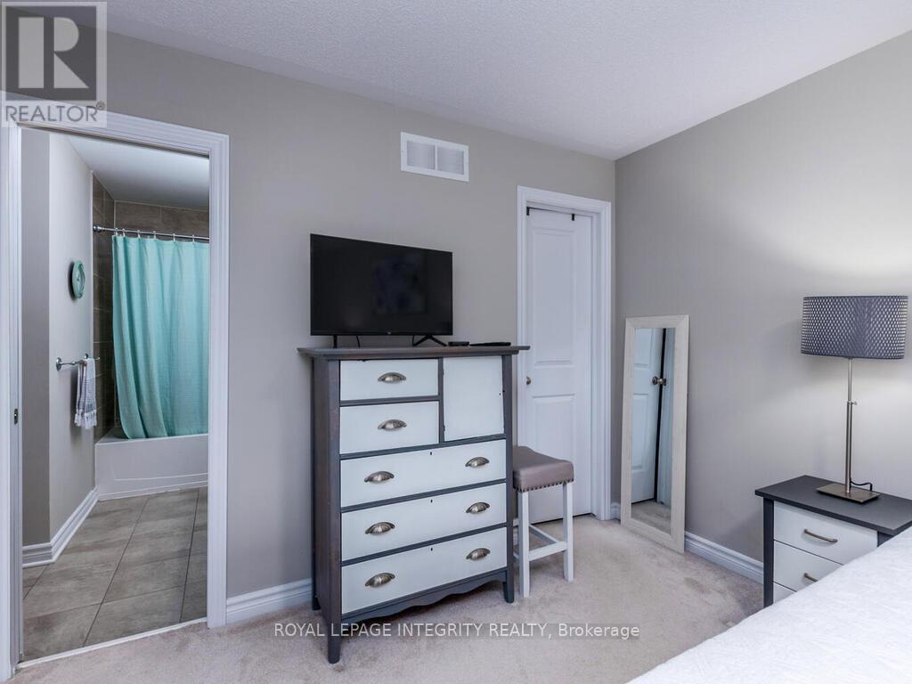 20 Fallengale Crescent W, Ottawa, Ontario  K2T 0L1 - Photo 21 - X12428077
