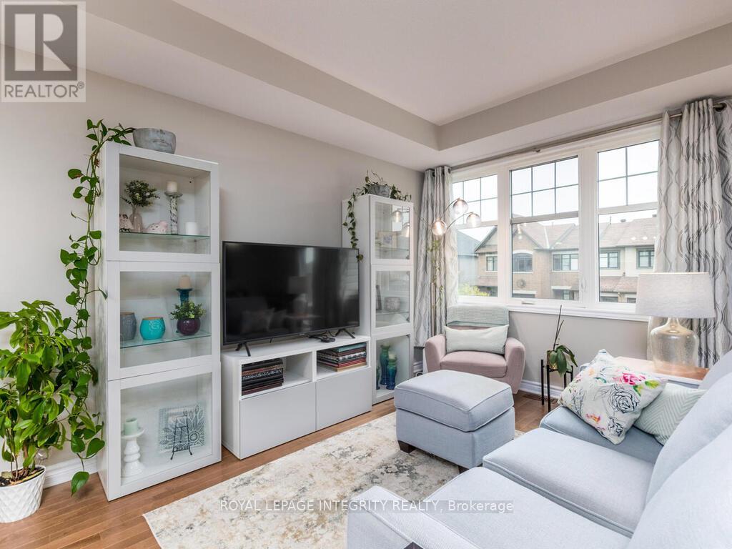 20 Fallengale Crescent W, Ottawa, Ontario  K2T 0L1 - Photo 6 - X12428077