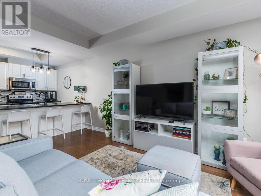 20 Fallengale Crescent W, Ottawa, Ontario  K2T 0L1 - Photo 7 - X12428077
