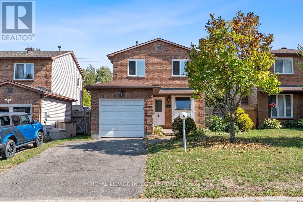 19 Hewitt Way, Ottawa, Ontario  K2L 3S2 - Photo 2 - X12428136
