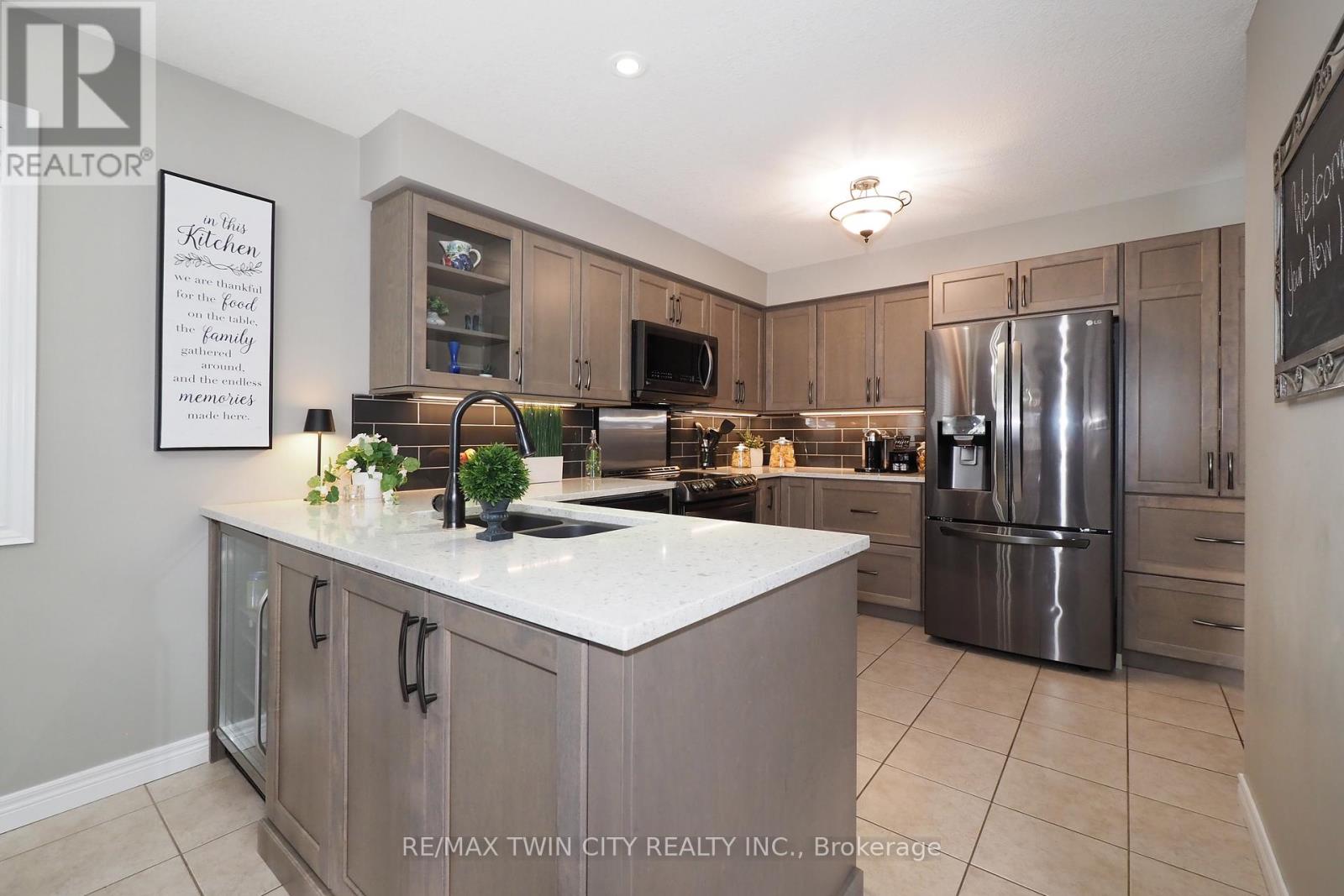 160 Patton Drive, Cambridge, Ontario  N3C 4L5 - Photo 12 - X12428020
