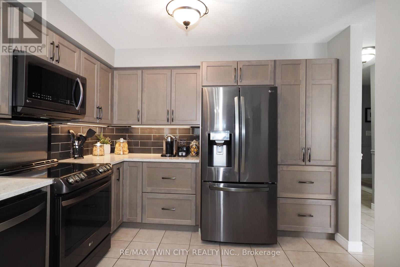160 Patton Drive, Cambridge, Ontario  N3C 4L5 - Photo 13 - X12428020