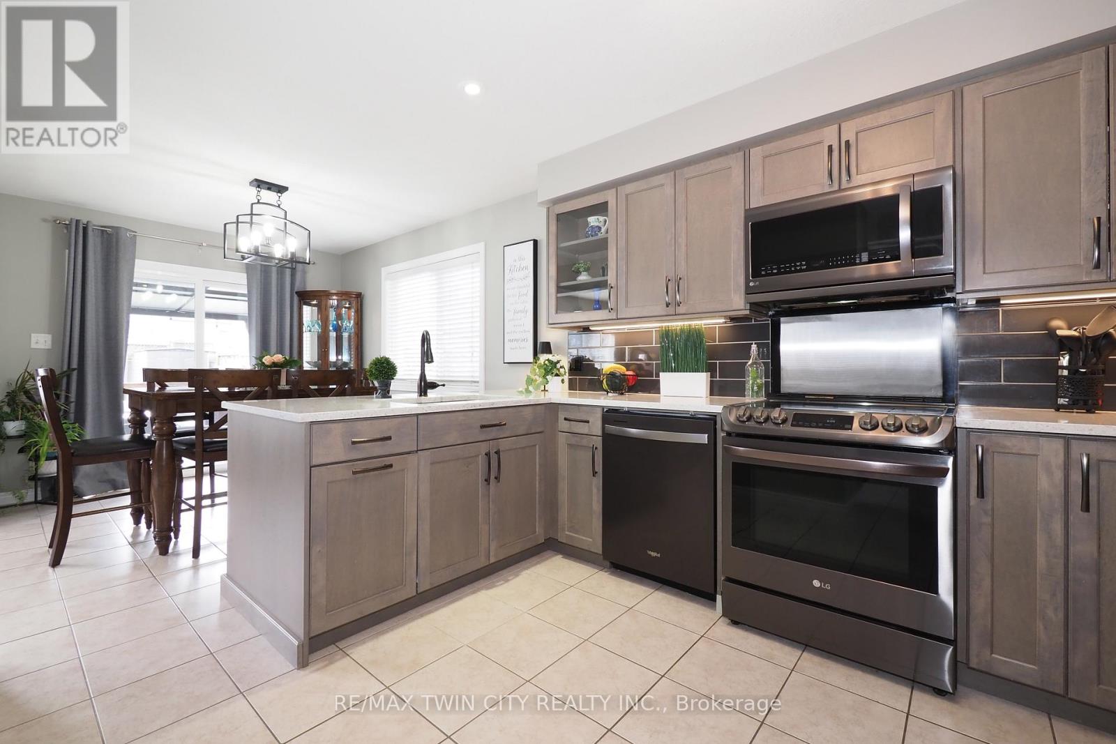 160 Patton Drive, Cambridge, Ontario  N3C 4L5 - Photo 14 - X12428020