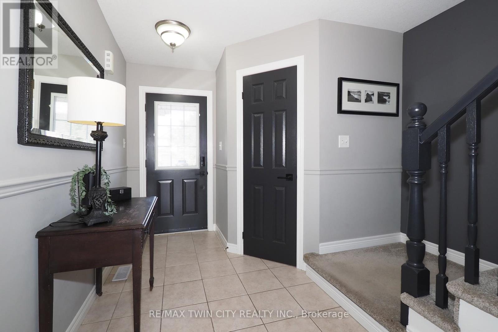 160 Patton Drive, Cambridge, Ontario  N3C 4L5 - Photo 5 - X12428020