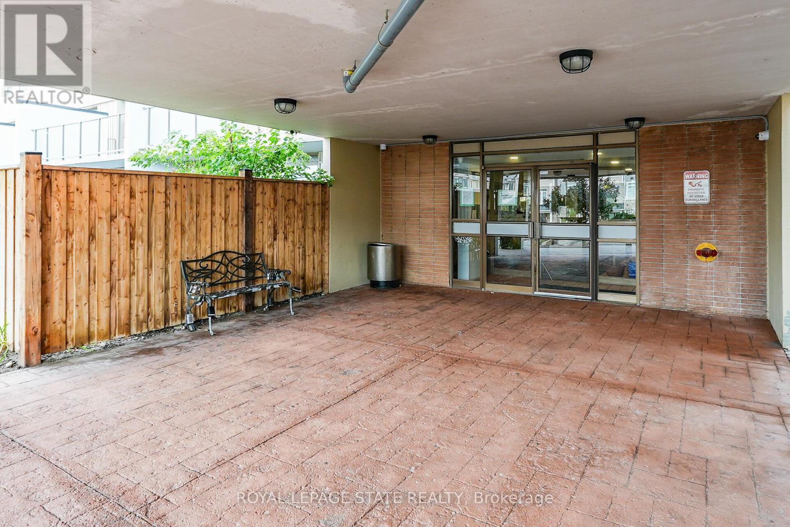 605 - 15 Albright Road, Hamilton, Ontario  L8K 5J2 - Photo 3 - X12428040