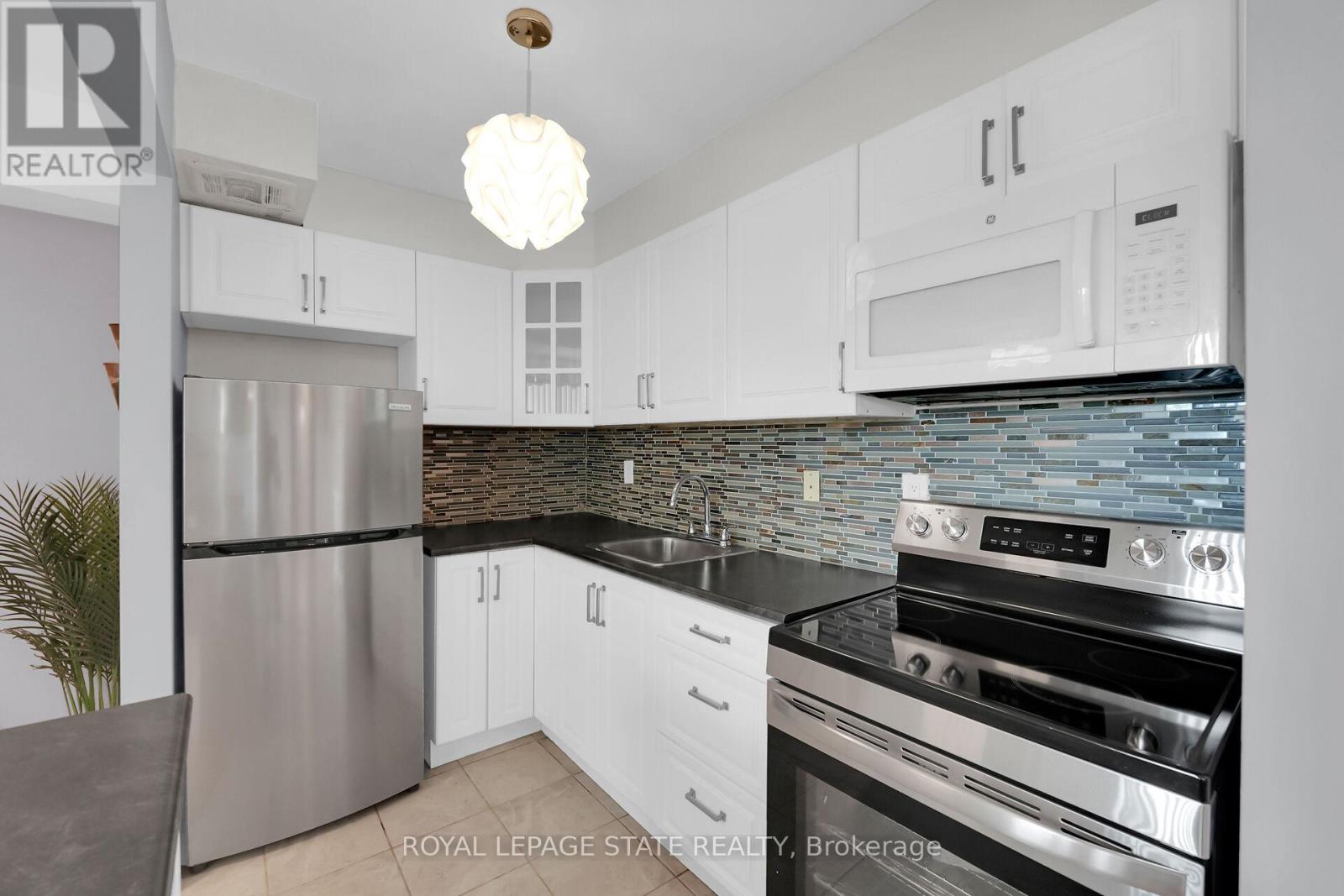 605 - 15 Albright Road, Hamilton, Ontario  L8K 5J2 - Photo 6 - X12428040