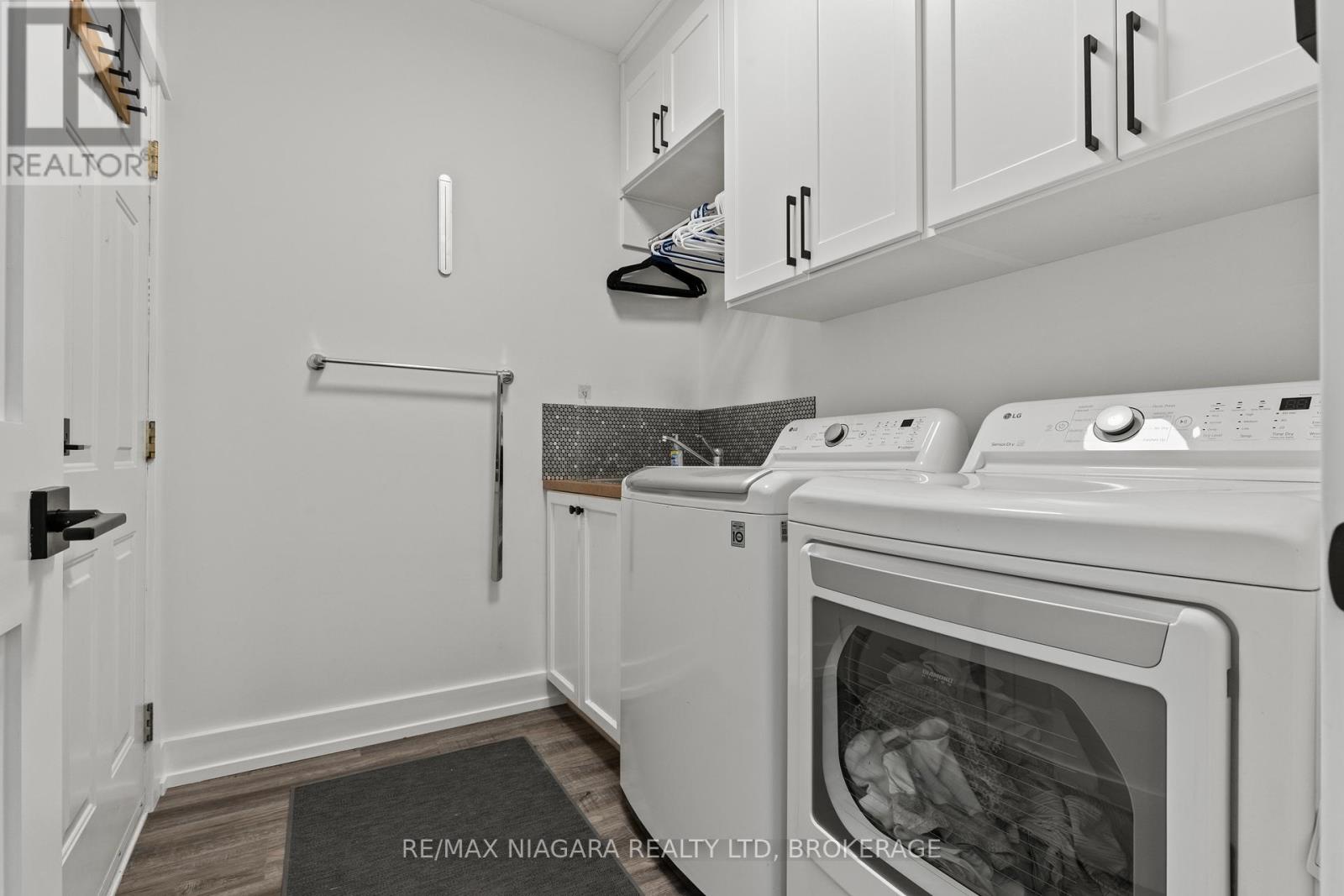 15 Loretta Drive, Niagara-On-The-Lake, Ontario  L0S 1J0 - Photo 10 - X12428106