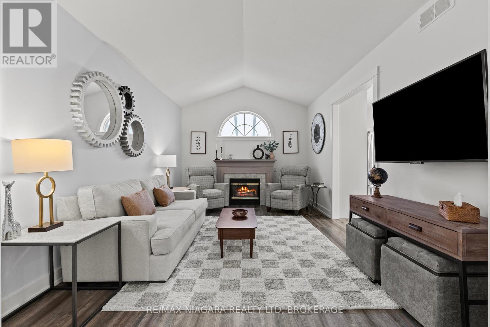 15 Loretta Drive, Niagara-On-The-Lake, Ontario  L0S 1J0 - Photo 11 - X12428106