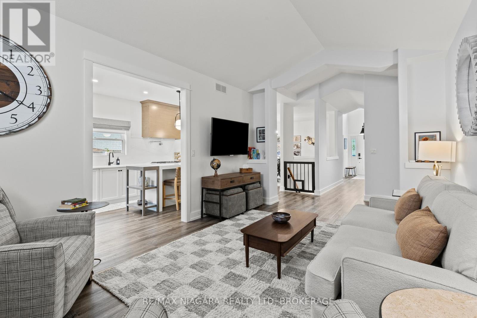 15 Loretta Drive, Niagara-On-The-Lake, Ontario  L0S 1J0 - Photo 14 - X12428106
