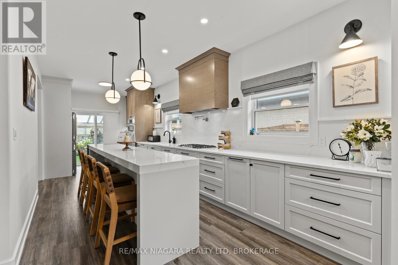 15 Loretta Drive, Niagara-On-The-Lake, Ontario  L0S 1J0 - Photo 15 - X12428106
