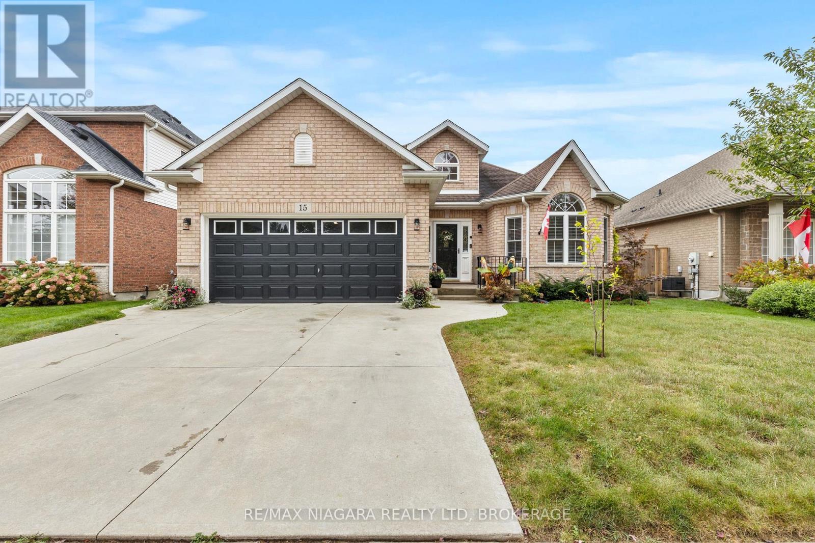 15 Loretta Drive, Niagara-On-The-Lake, Ontario  L0S 1J0 - Photo 2 - X12428106