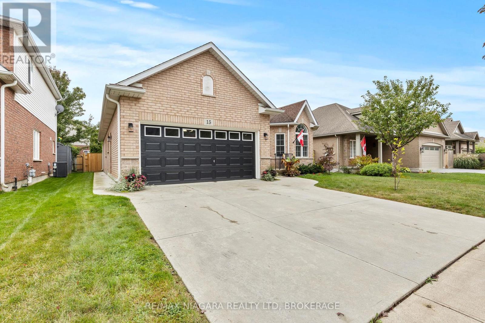 15 Loretta Drive, Niagara-On-The-Lake, Ontario  L0S 1J0 - Photo 3 - X12428106