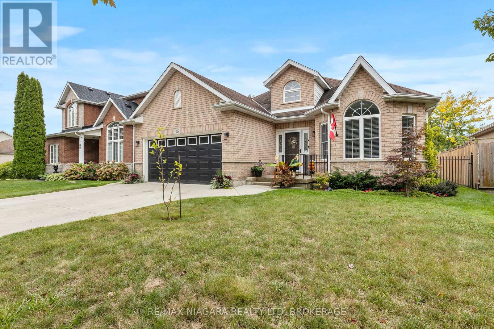 15 Loretta Drive, Niagara-On-The-Lake, Ontario  L0S 1J0 - Photo 4 - X12428106