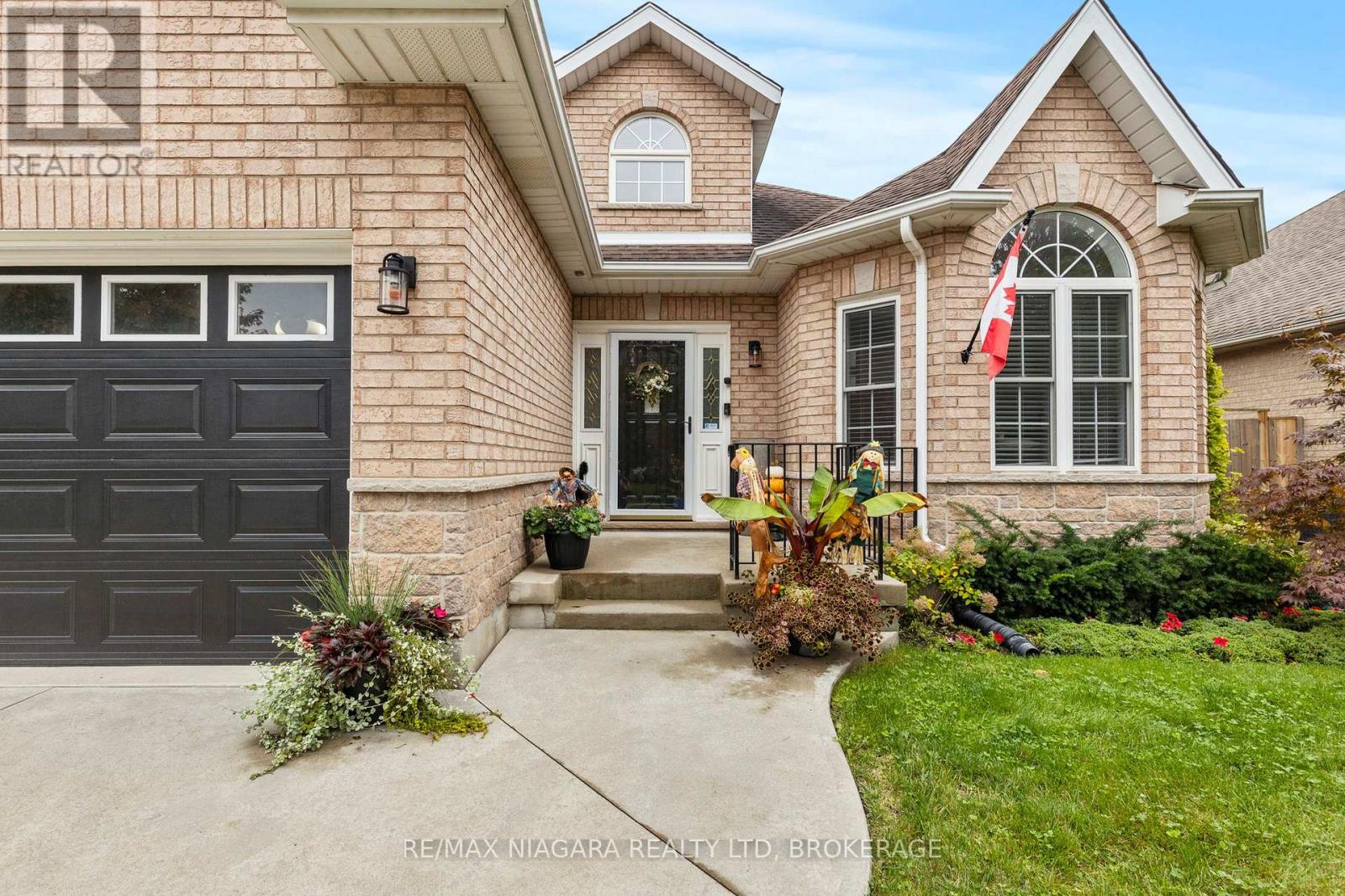 15 Loretta Drive, Niagara-On-The-Lake, Ontario  L0S 1J0 - Photo 5 - X12428106