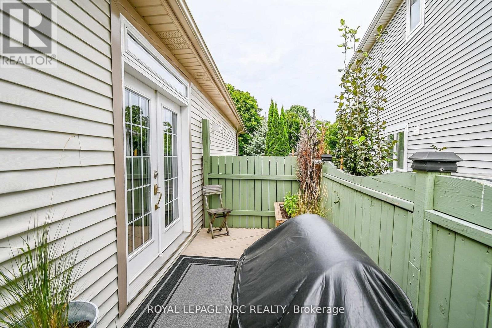 3328 Dustan Street, Lincoln, Ontario  L0R 2E0 - Photo 11 - X12428113