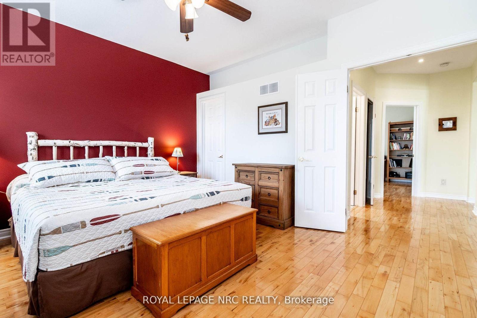 3328 Dustan Street, Lincoln, Ontario  L0R 2E0 - Photo 23 - X12428113