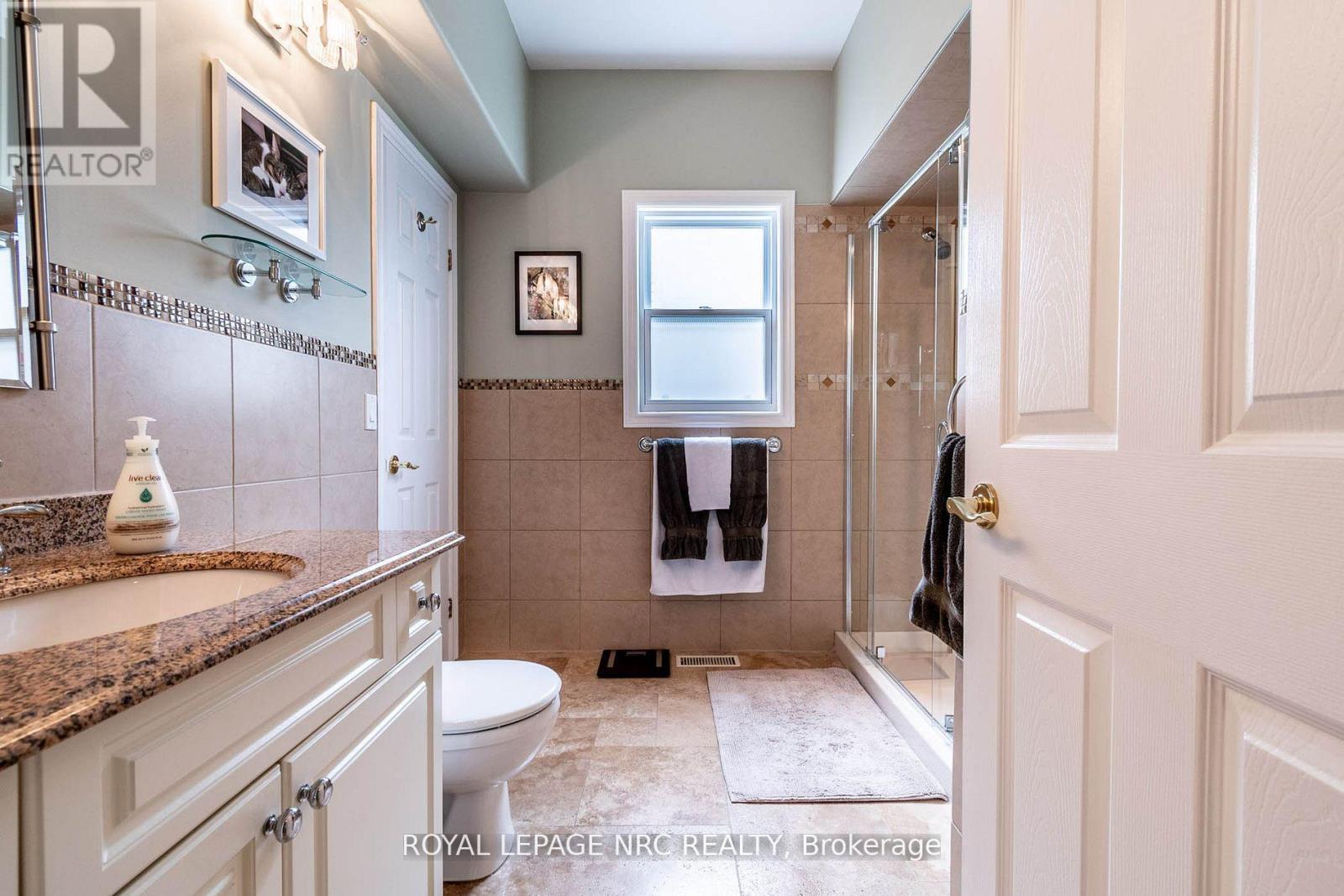 3328 Dustan Street, Lincoln, Ontario  L0R 2E0 - Photo 28 - X12428113