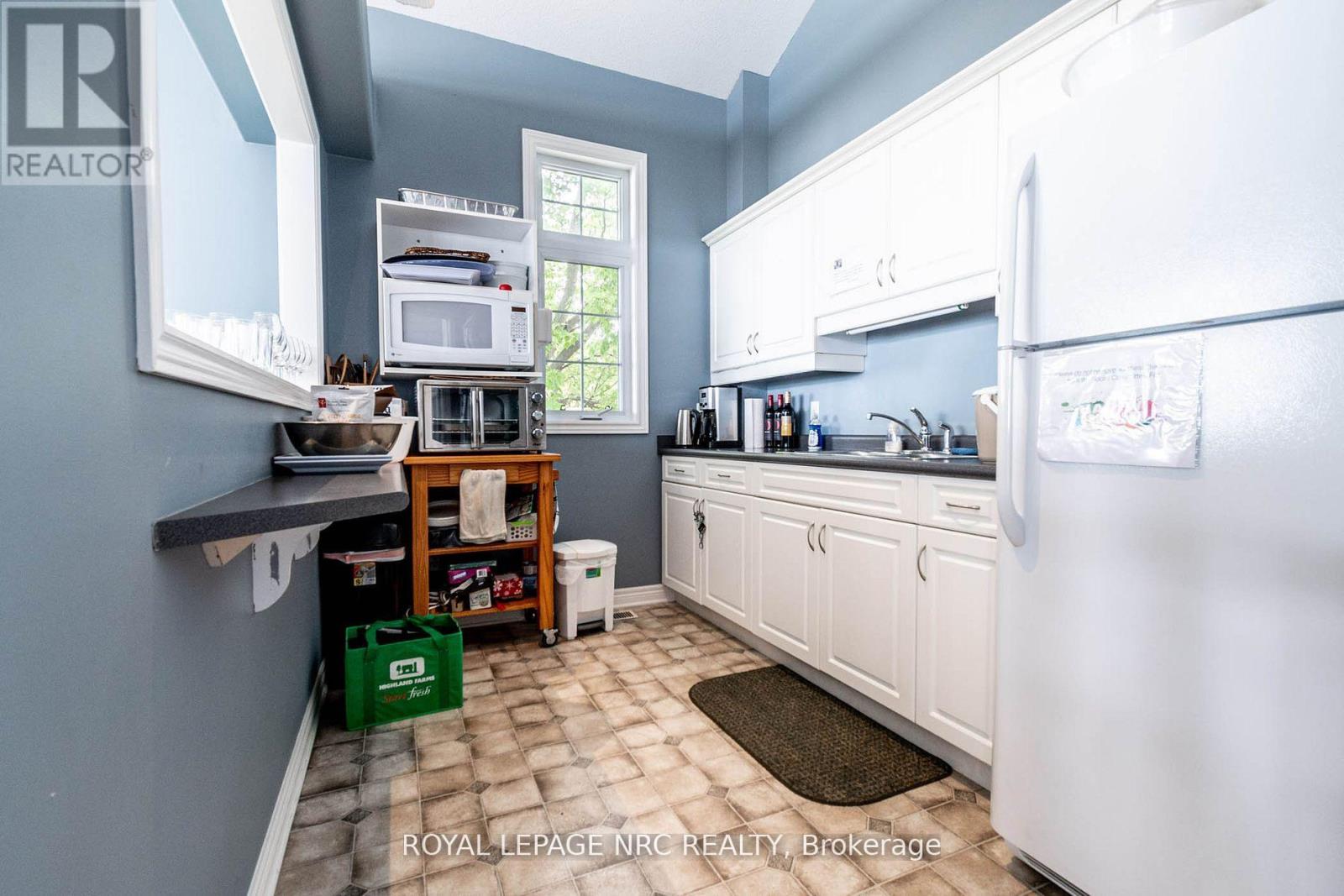 3328 Dustan Street, Lincoln, Ontario  L0R 2E0 - Photo 39 - X12428113