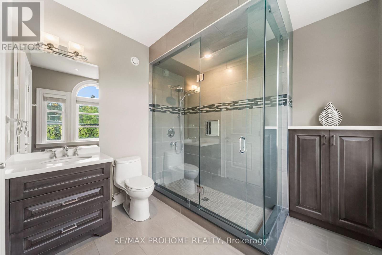 38 Park Crescent, Richmond Hill, Ontario  L4E 3J4 - Photo 24 - N12426790